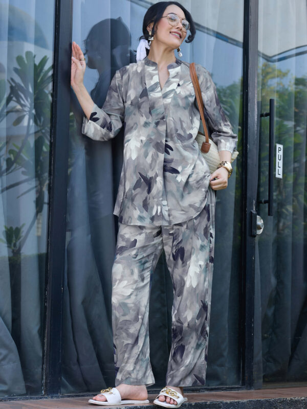 Womens Rayon Grey Floral Printed Kurti & Pyjama